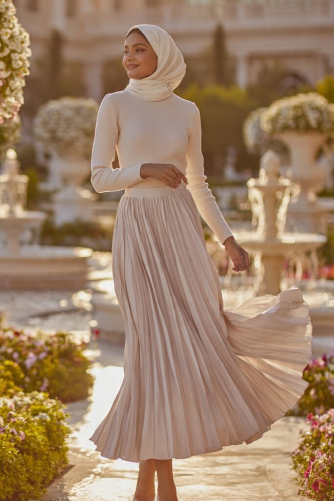 _Pleated Skirt and Simple Top with an Elegant Headscarf
