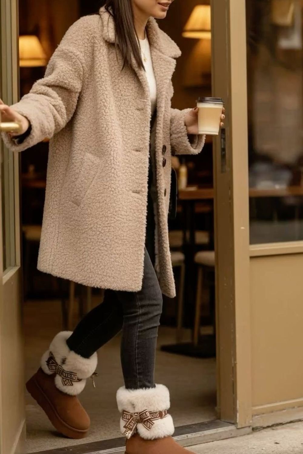 airport outfit with uggs